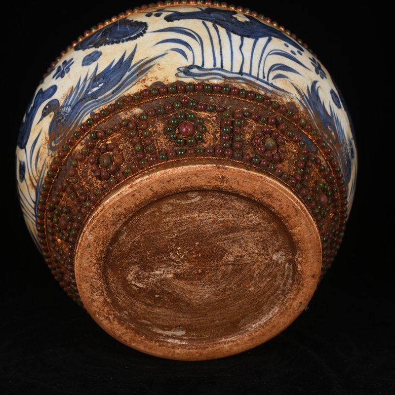 Yuan Dynasty blue and white lotus pond jar with mandarin duck pattern lace gilt jewelry reflow porcelain
