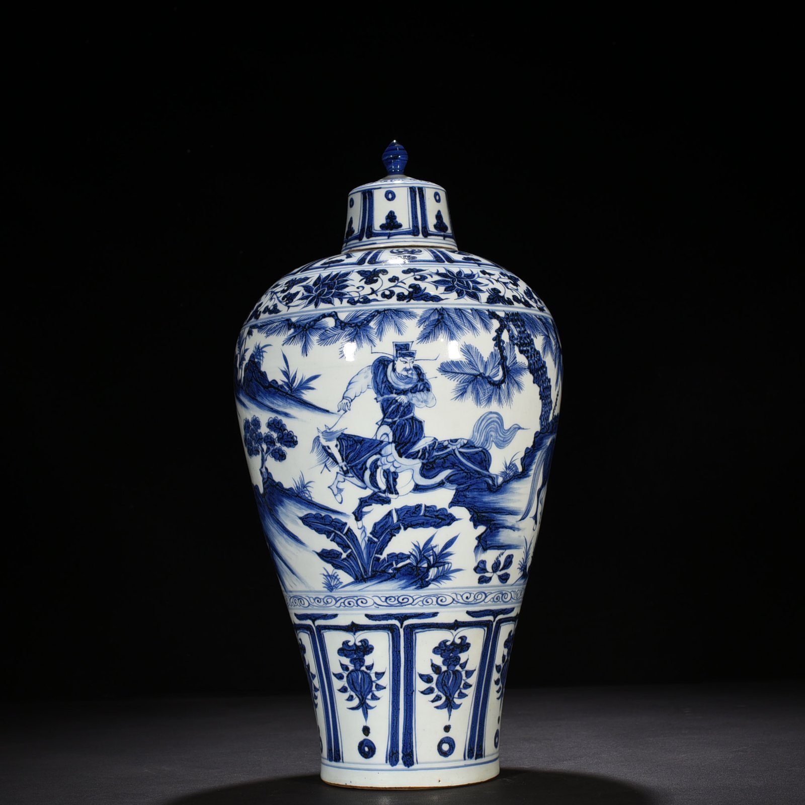 Yuan Dynasty blue and white Xiao He chasing Han Xin under the moon plum vase with story pattern