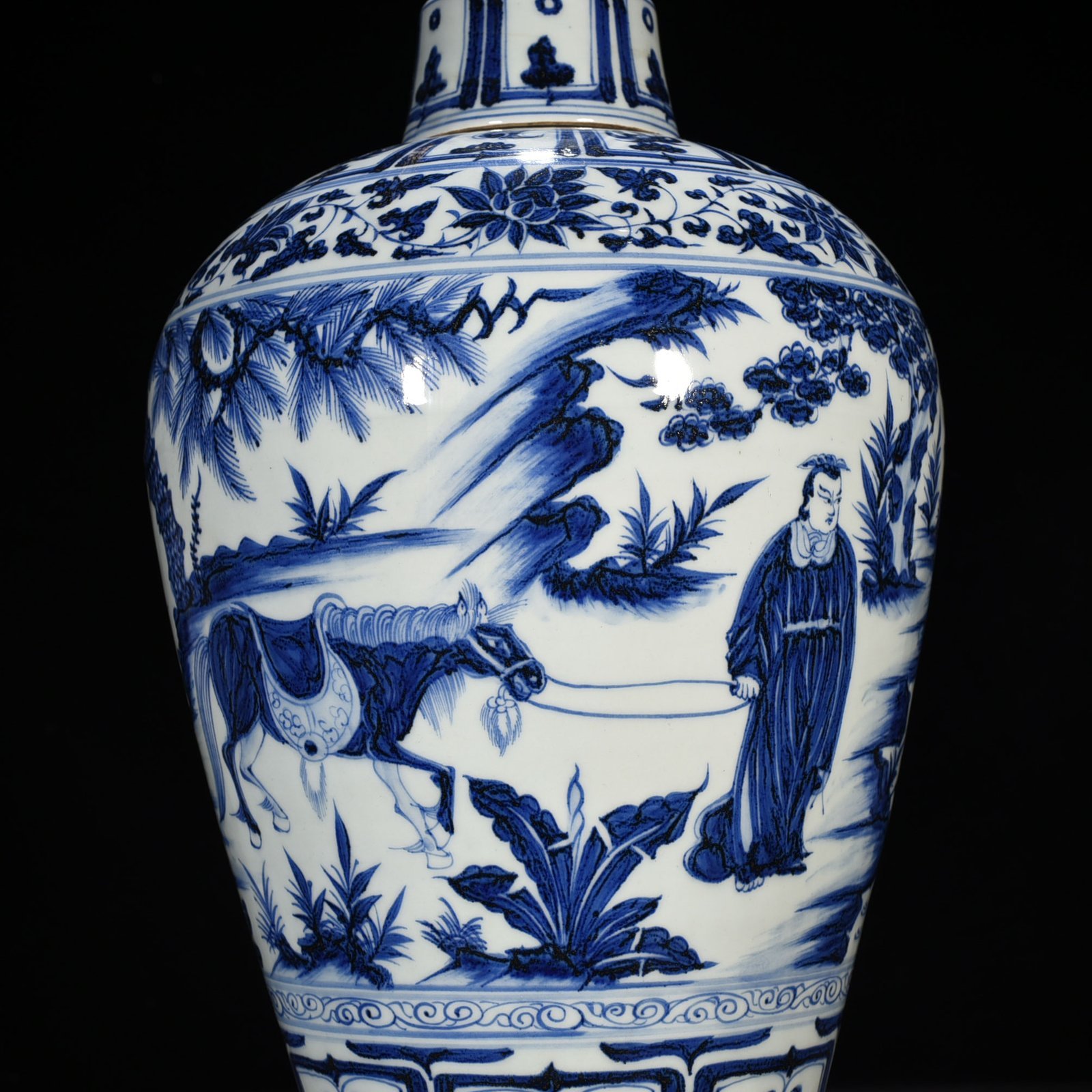 Yuan Dynasty blue and white Xiao He chasing Han Xin under the moon plum vase with story pattern