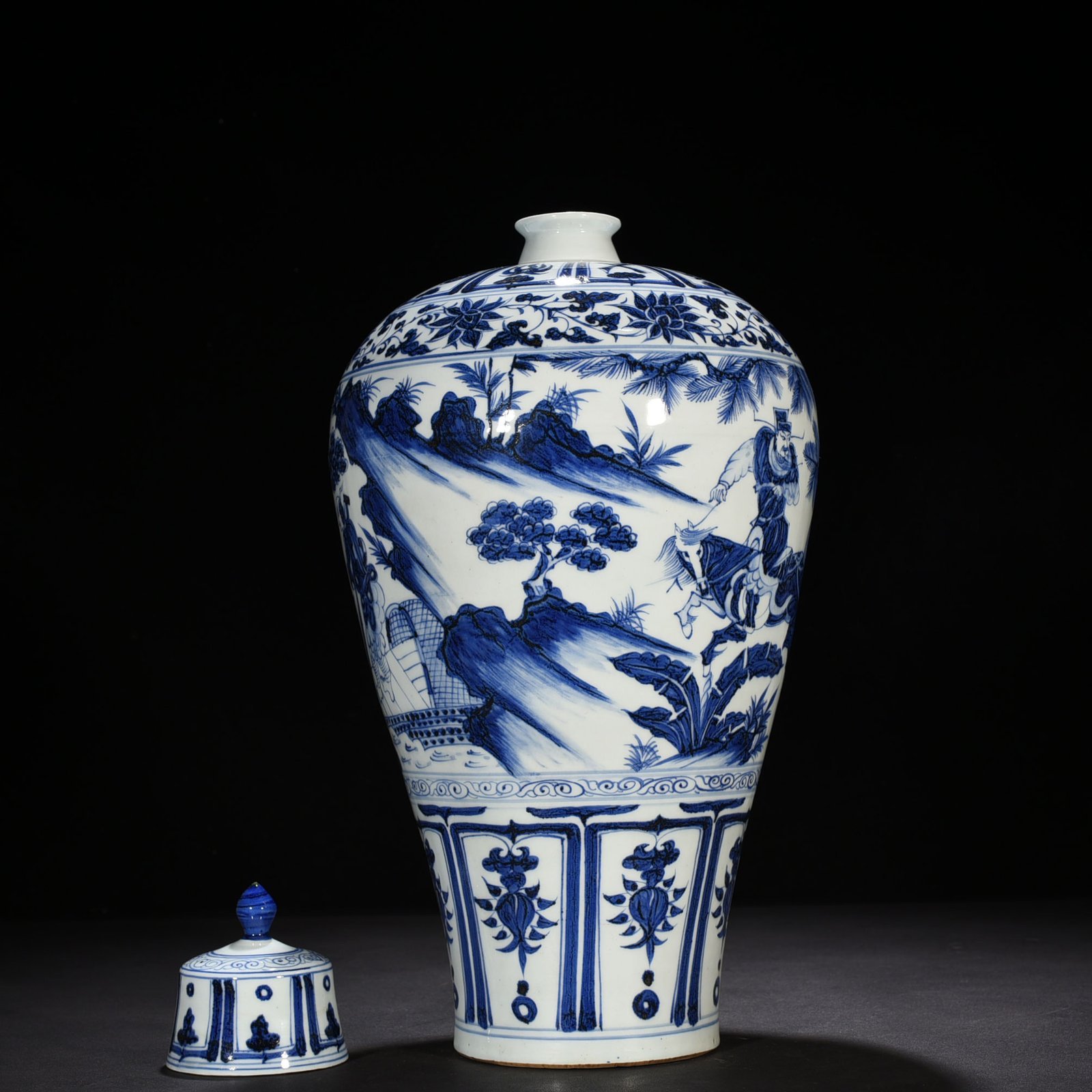 Yuan Dynasty blue and white Xiao He chasing Han Xin under the moon plum vase with story pattern