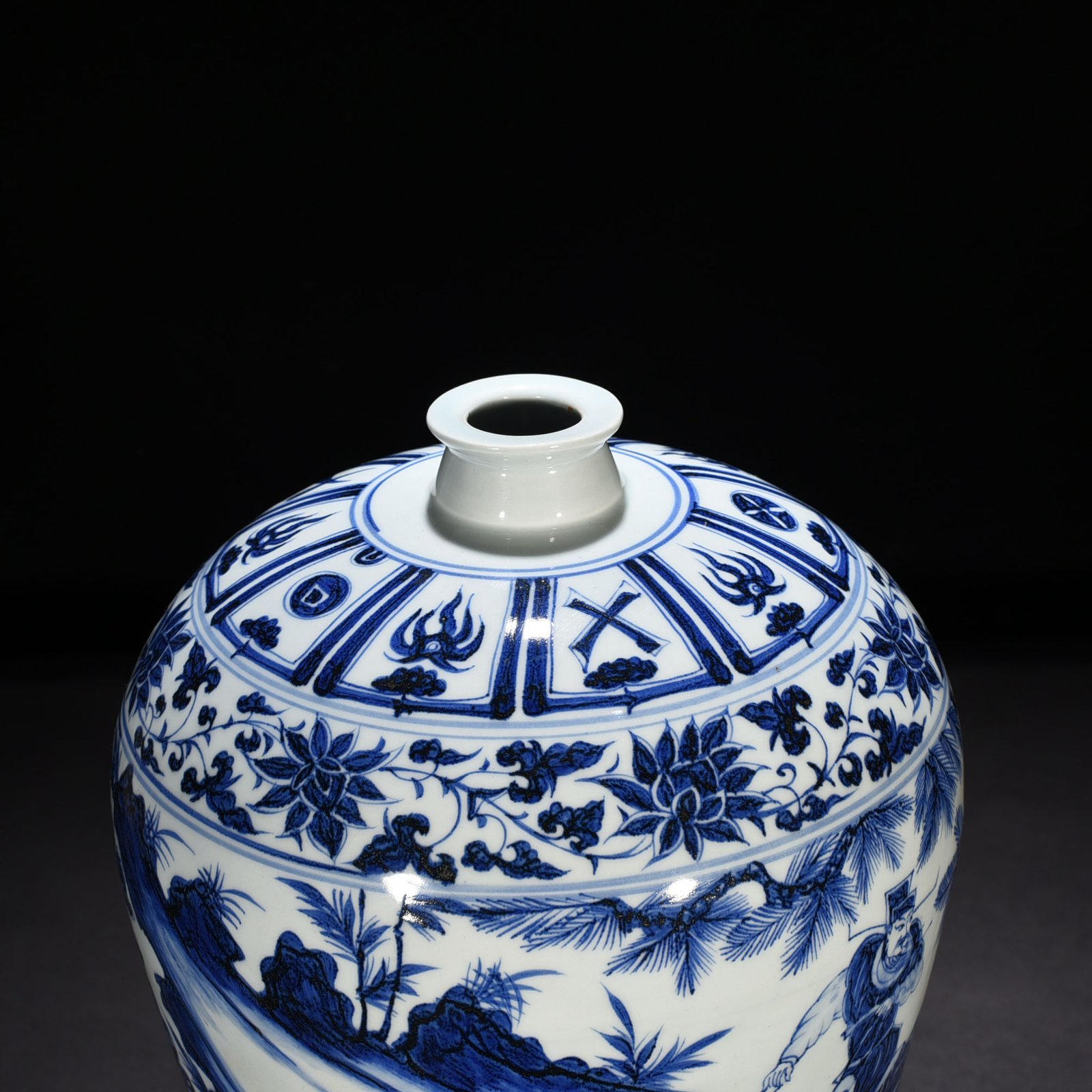 Yuan Dynasty blue and white Xiao He chasing Han Xin under the moon plum vase with story pattern
