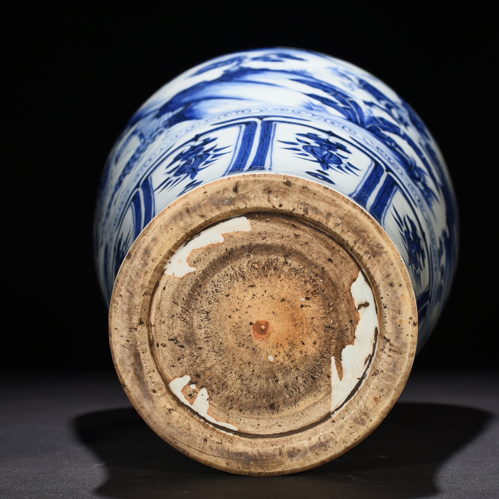 Yuan Dynasty blue and white Xiao He chasing Han Xin under the moon plum vase with story pattern