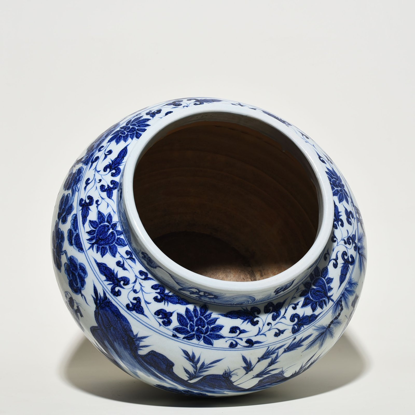 Yuan Dynasty blue and white Xiao He chasing Han Xin under the moon story jar