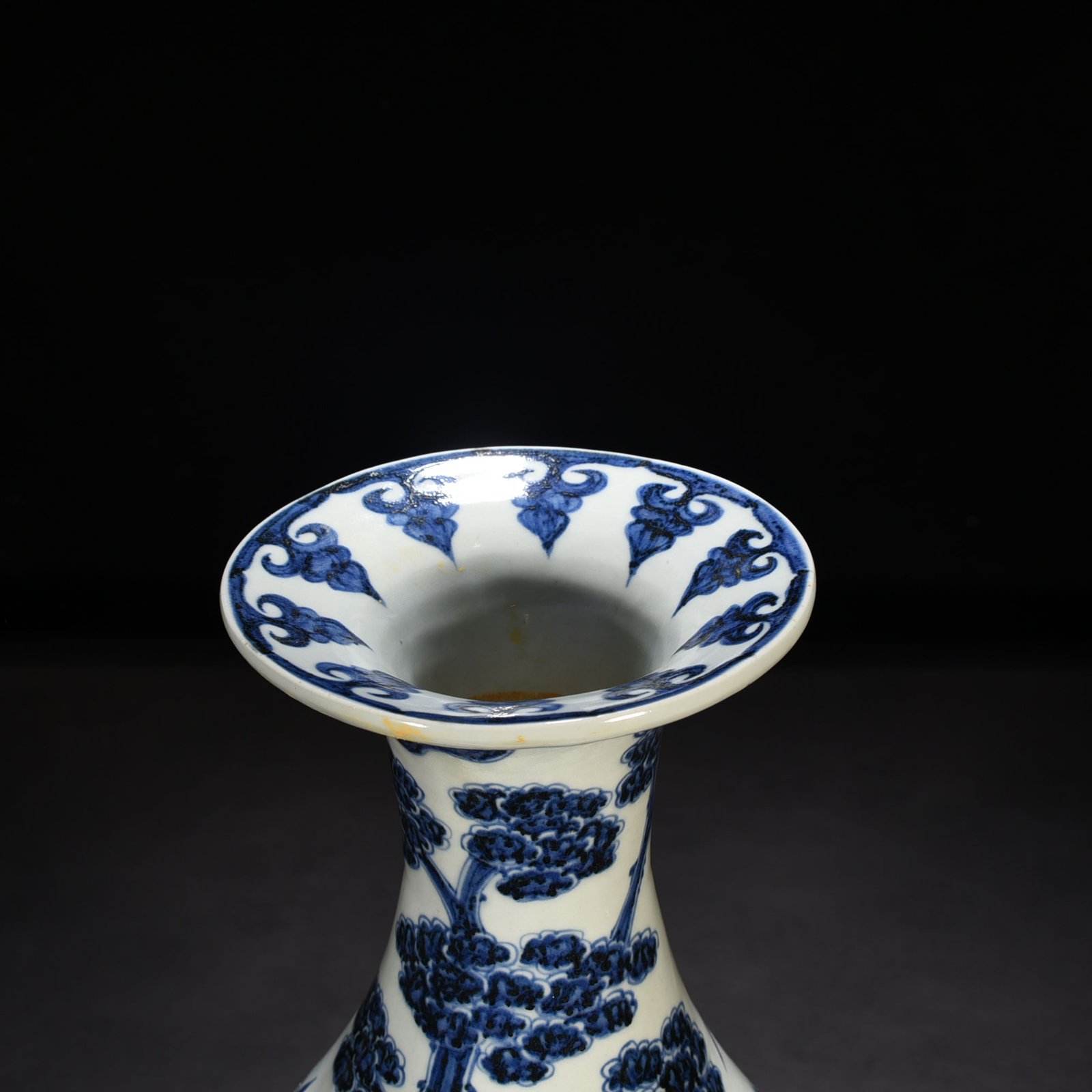 Yuan Dynasty blue and white general Mengtian character story pattern jade pot spring vase