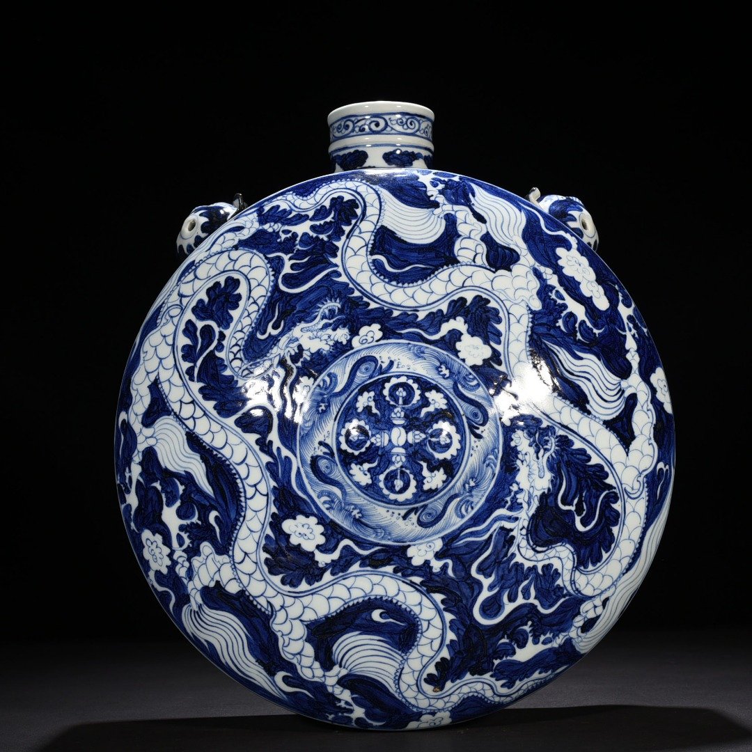 Yuan Dynasty blue and white blue ground white flower dragon pattern sleeping pot wall pot