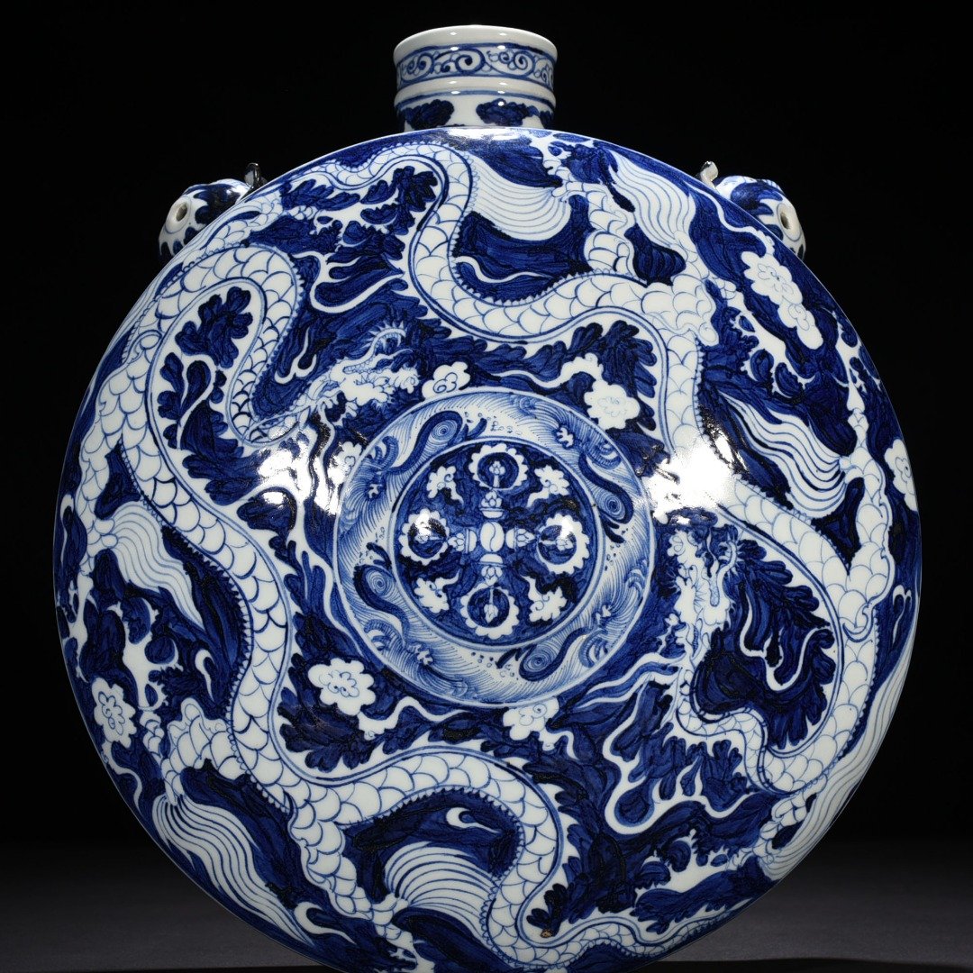 Yuan Dynasty blue and white blue ground white flower dragon pattern sleeping pot wall pot