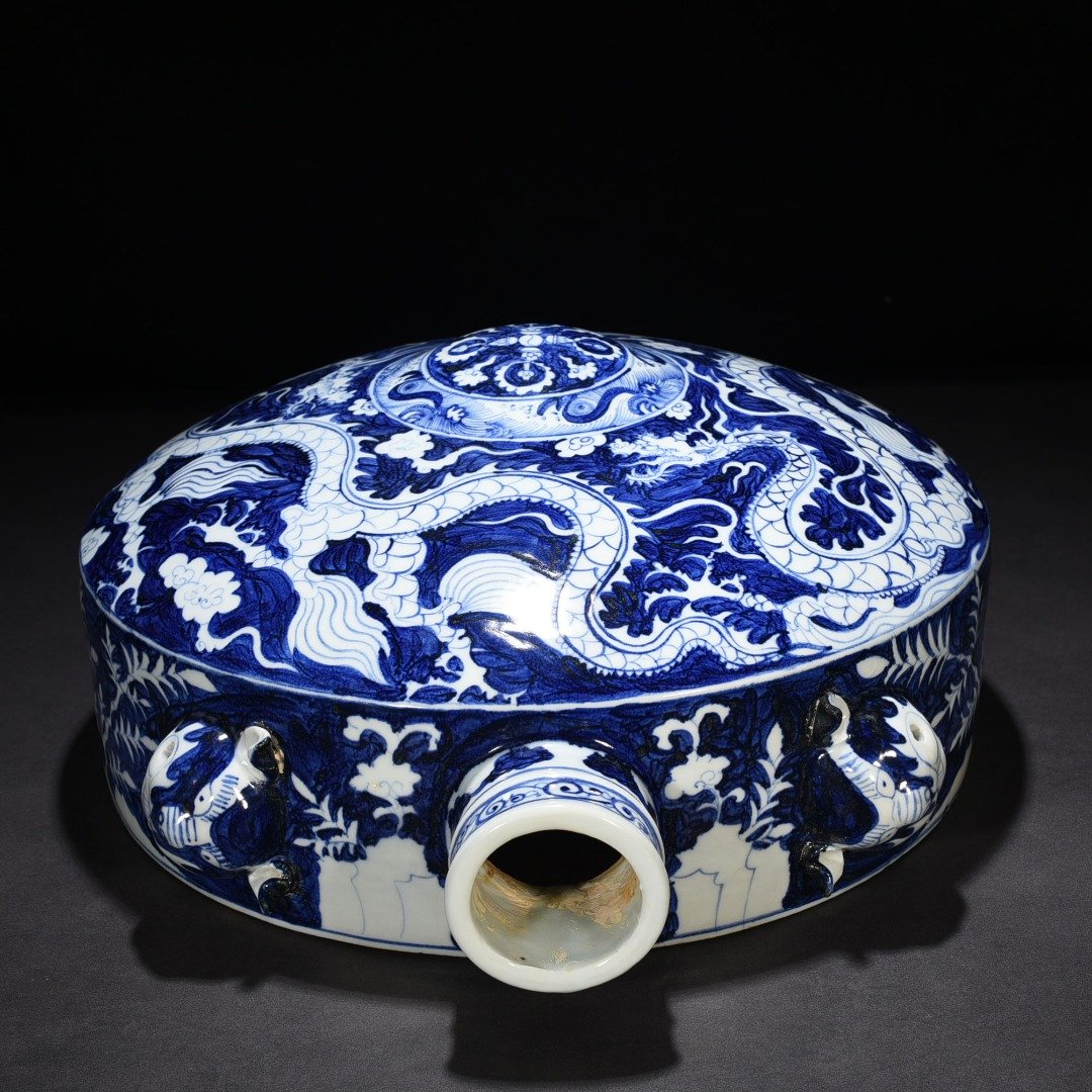 Yuan Dynasty blue and white blue ground white flower dragon pattern sleeping pot wall pot