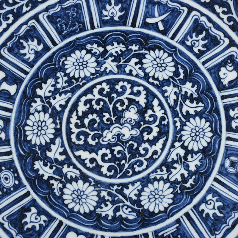 Yuan Dynasty blue and white blue background with white flowers reverse blue and white magic weapon flower pattern plate