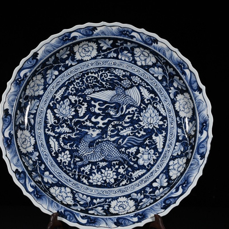 Yuan Dynasty blue and white blue background with white flowers reverse blue and white unicorn and phoenix pattern