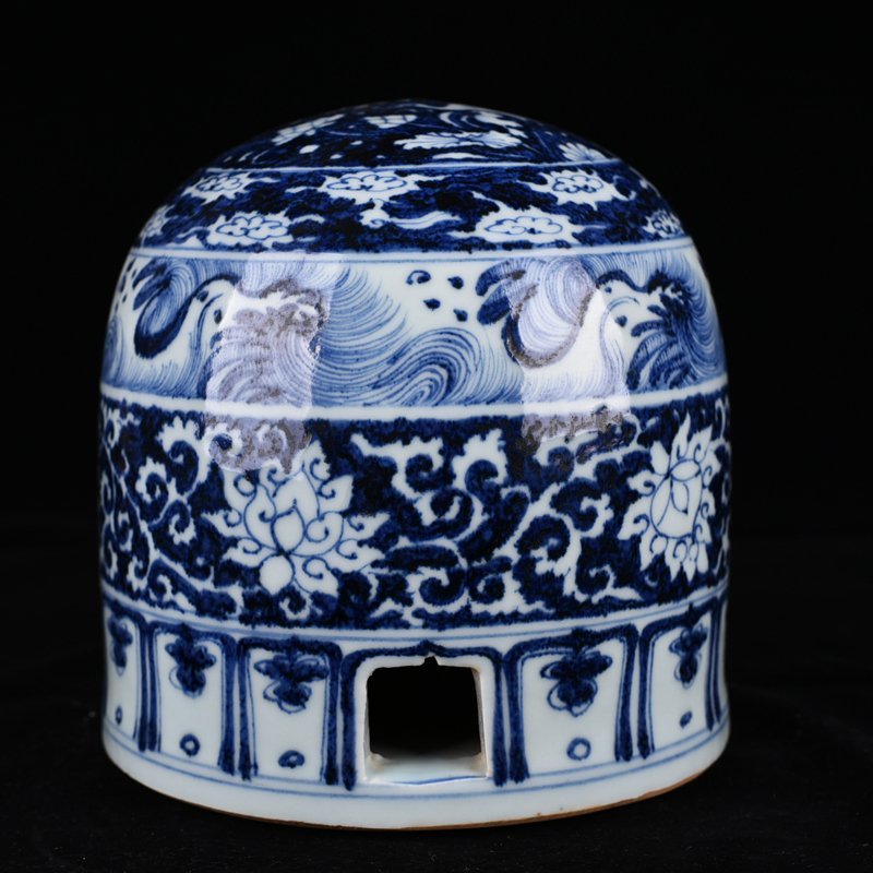 Yuan Dynasty blue and white blue background white heron and lotus pattern yurt