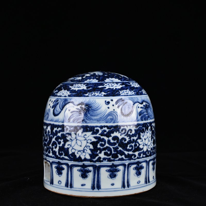 Yuan Dynasty blue and white blue background white heron and lotus pattern yurt