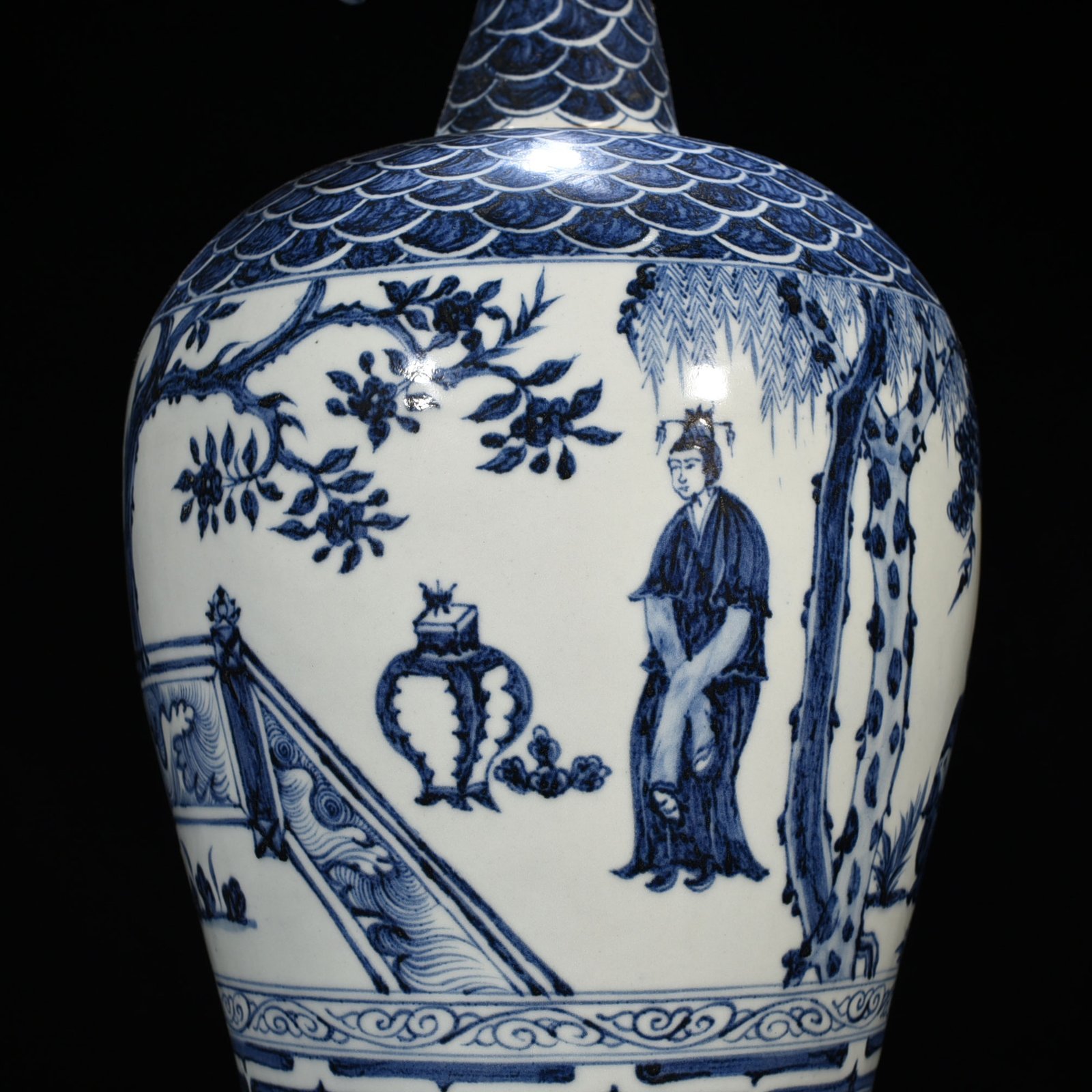 Yuan Dynasty blue and white plum vase with phoenix head pattern