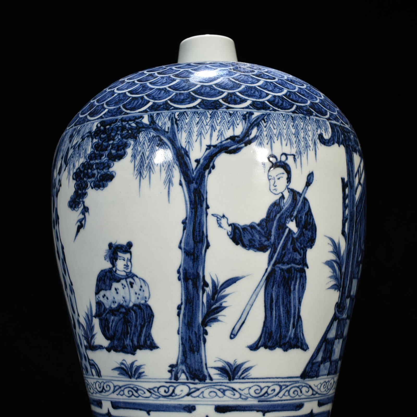 Yuan Dynasty blue and white plum vase with phoenix head pattern