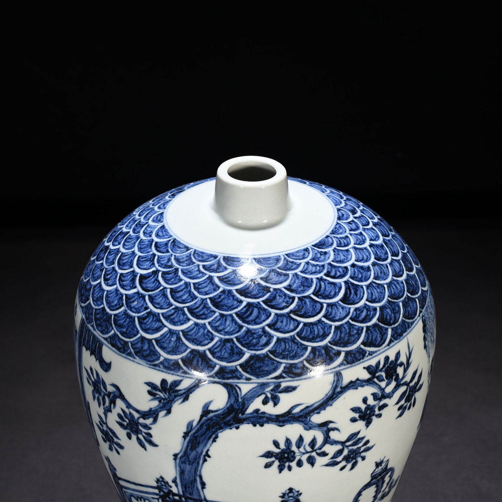 Yuan Dynasty blue and white plum vase with phoenix head pattern