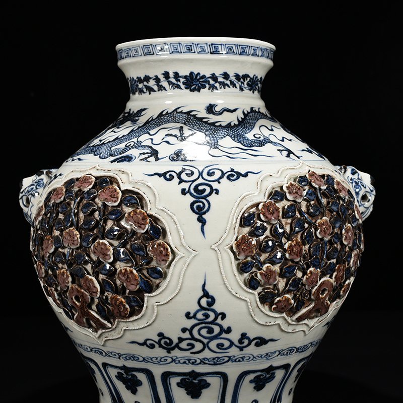 Yuan Dynasty blue and white plastic four seasons flower pattern animal ear jar