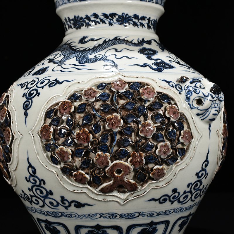 Yuan Dynasty blue and white plastic four seasons flower pattern animal ear jar