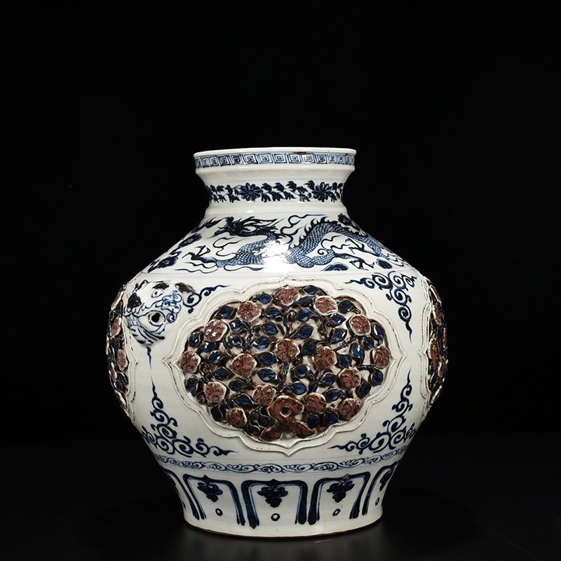 Yuan Dynasty blue and white plastic four seasons flower pattern animal ear jar