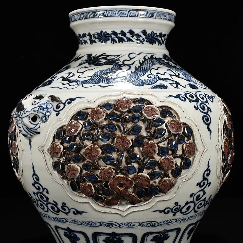 Yuan Dynasty blue and white plastic four seasons flower pattern animal ear jar