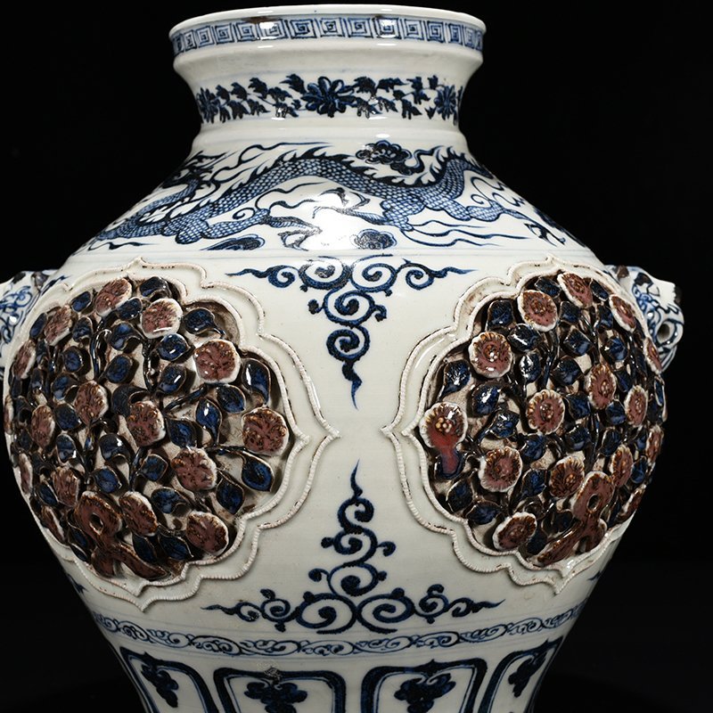 Yuan Dynasty blue and white plastic four seasons flower pattern animal ear jar