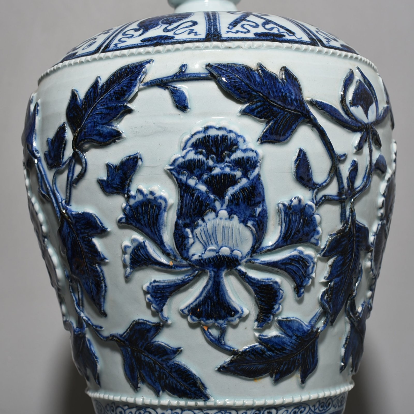 Yuan Dynasty blue and white plastic wrapped plum vase with peony pattern