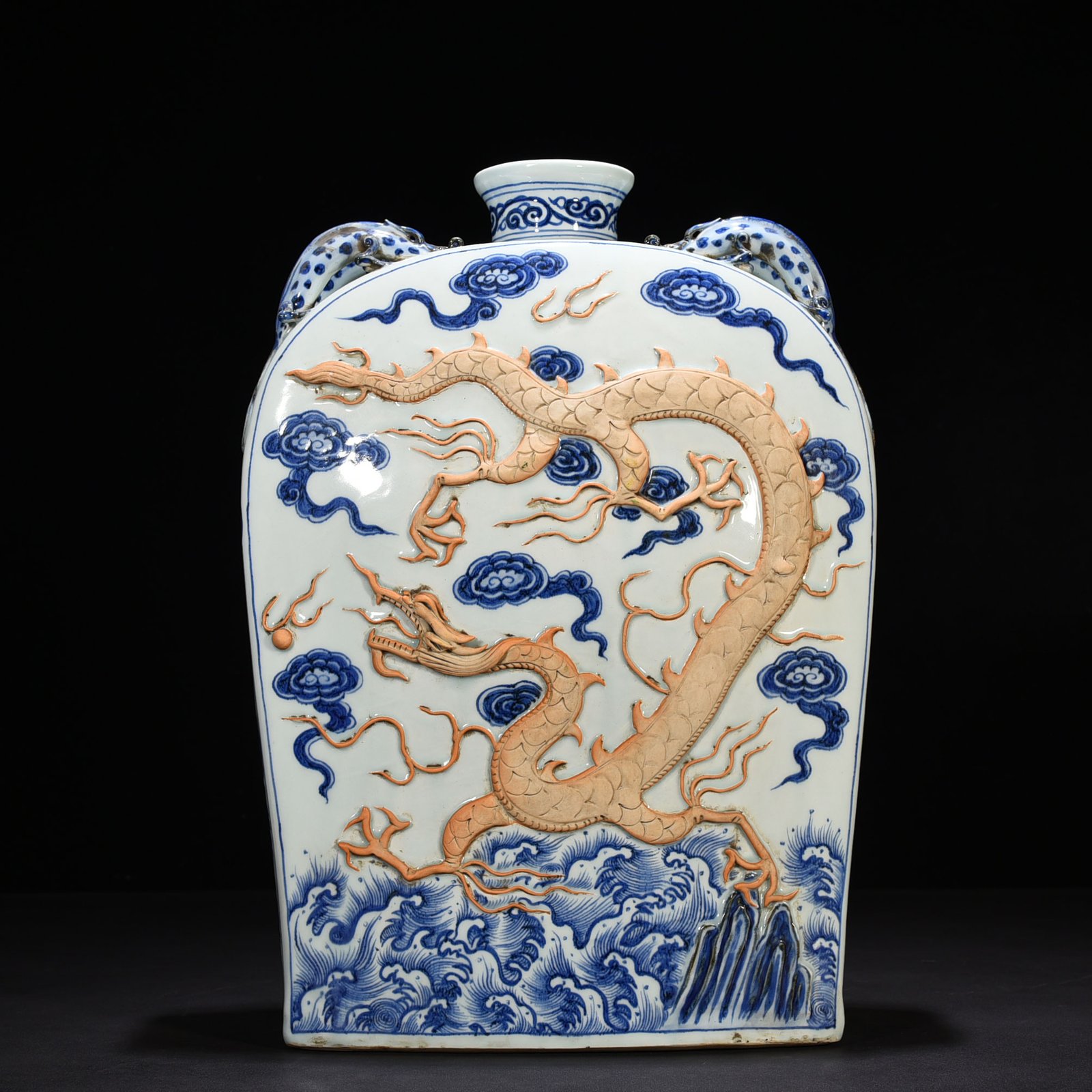 Yuan Dynasty blue and white plastic dragon pattern four series flat bottle