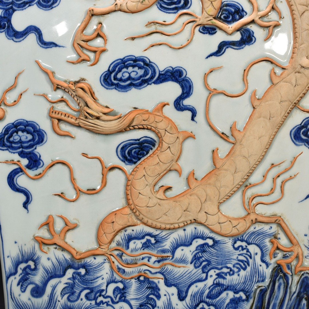 Yuan Dynasty blue and white plastic dragon pattern four series flat bottle