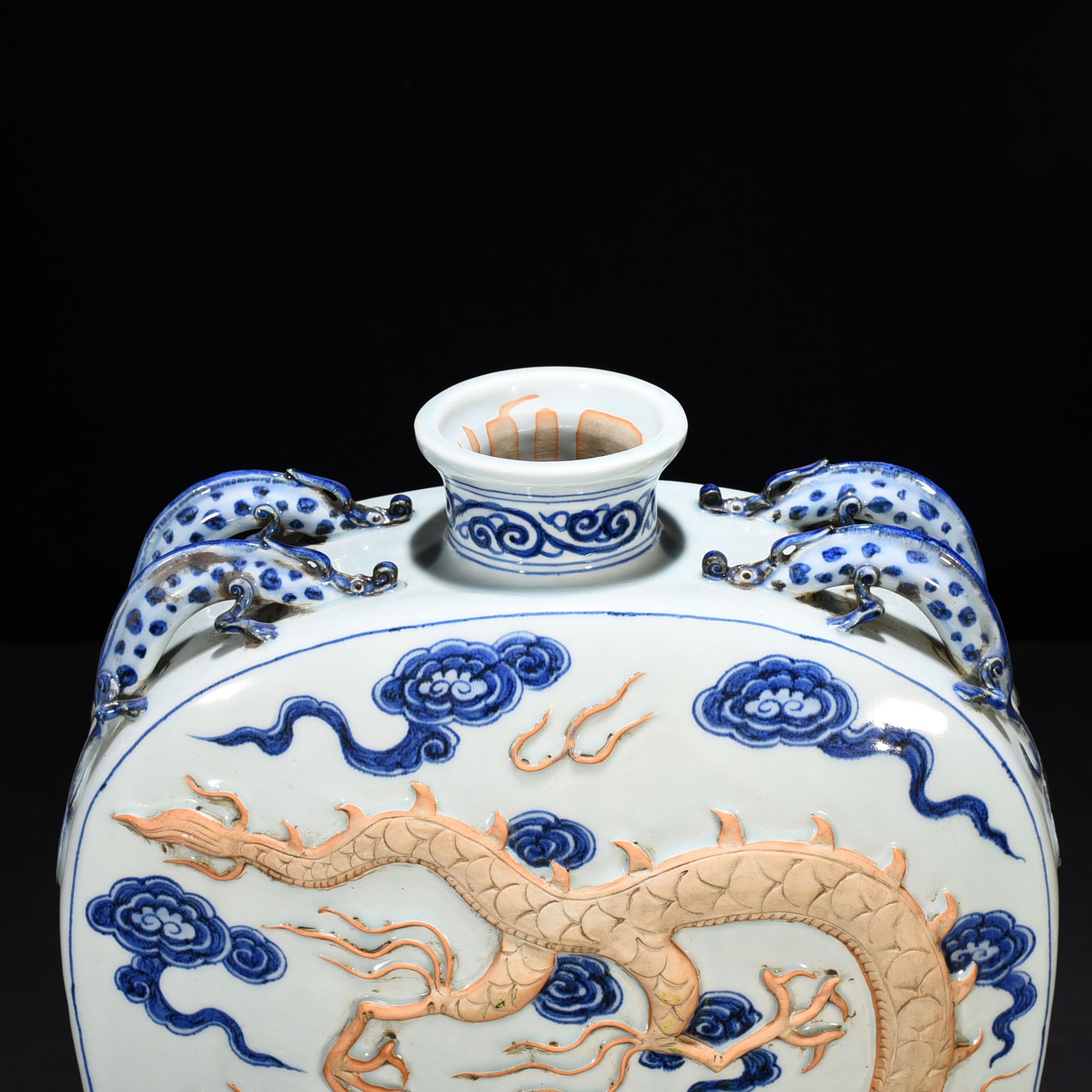 Yuan Dynasty blue and white plastic dragon pattern four series flat bottle
