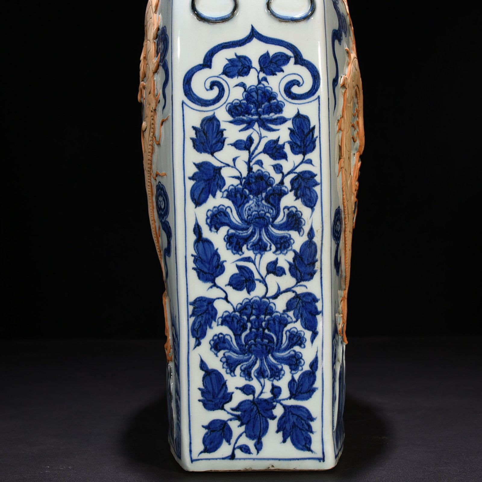 Yuan Dynasty blue and white plastic dragon pattern four series flat bottle