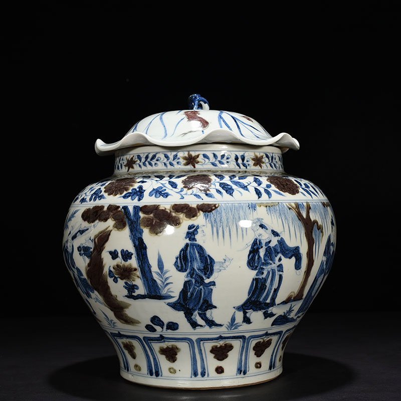 Yuan Dynasty blue and white underglaze red lotus leaf jar with three-story thatched cottage character pattern
