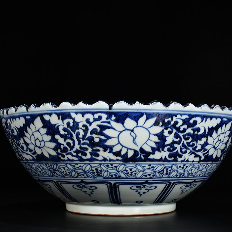 Yuan Dynasty blue and white underglaze red Zhou Yafu Xiliuying figure bowl