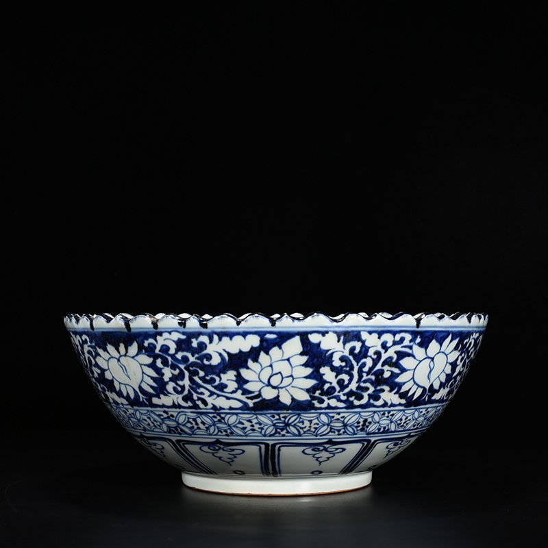 Yuan Dynasty blue and white underglaze red Zhou Yafu Xiliuying figure bowl