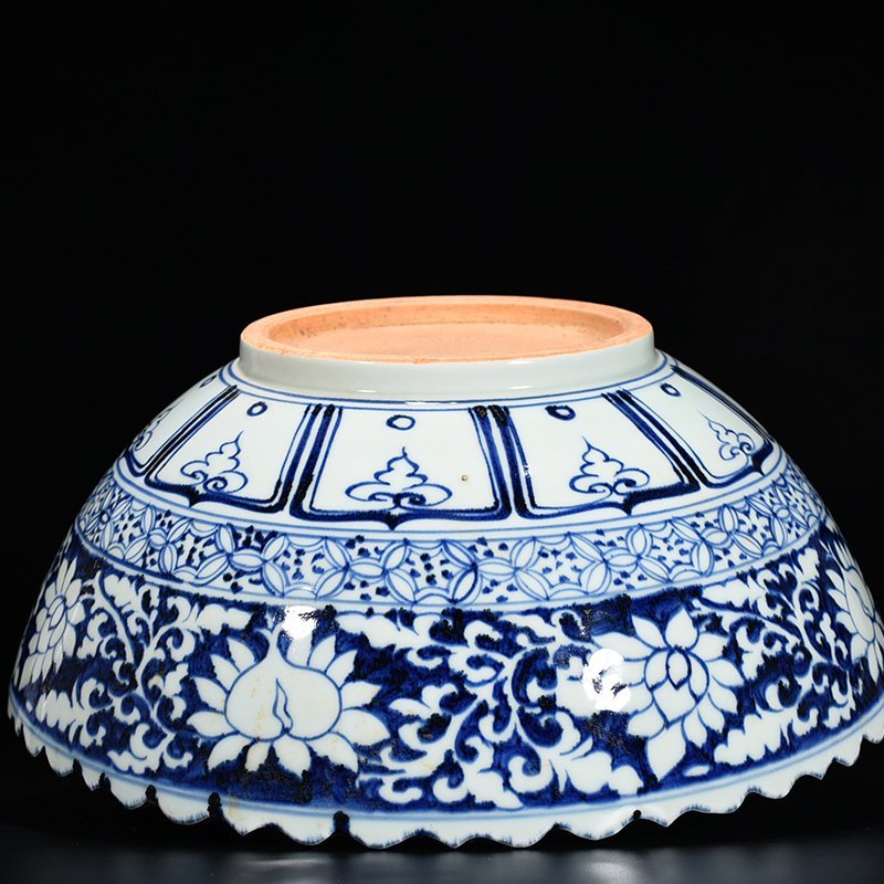 Yuan Dynasty blue and white underglaze red Zhou Yafu Xiliuying figure bowl