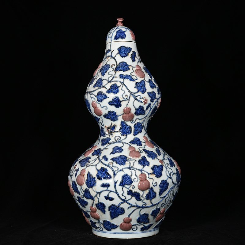 Yuan Dynasty blue and white underglaze red descendant eternal gourd vase