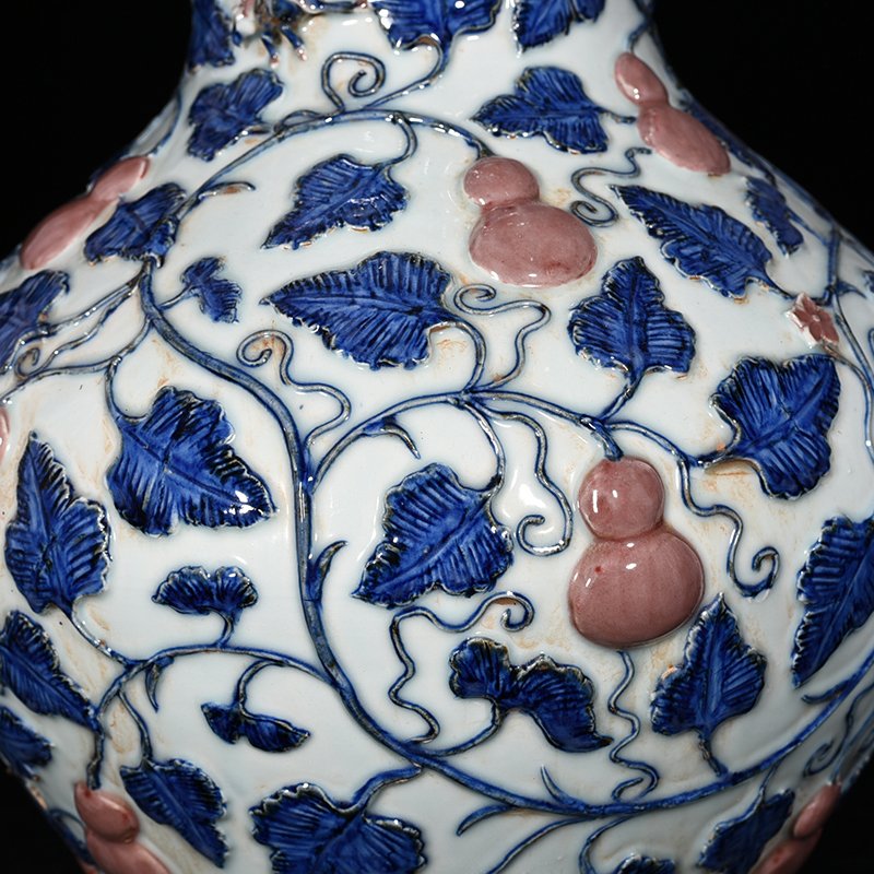 Yuan Dynasty blue and white underglaze red descendant eternal gourd vase
