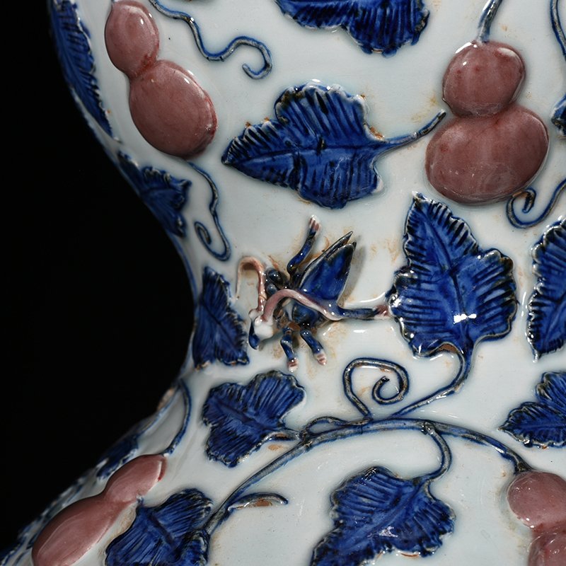 Yuan Dynasty blue and white underglaze red descendant eternal gourd vase