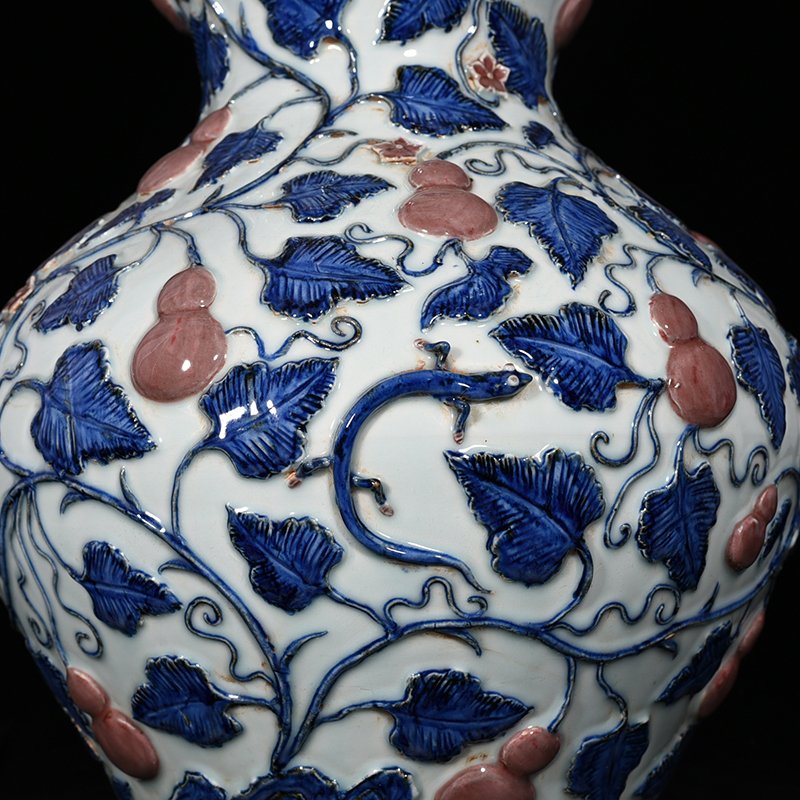 Yuan Dynasty blue and white underglaze red descendant eternal gourd vase