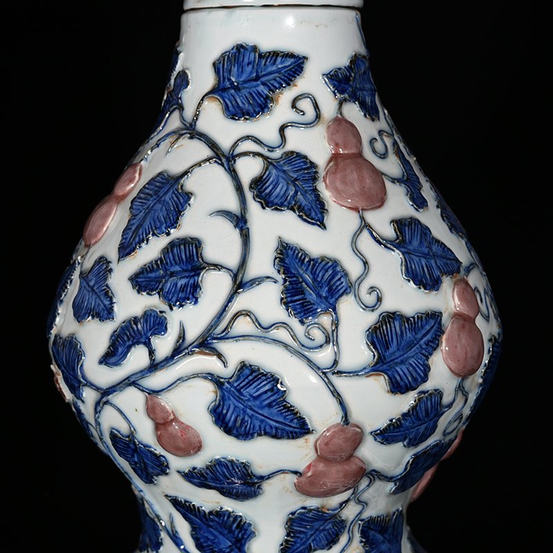 Yuan Dynasty blue and white underglaze red descendant eternal gourd vase