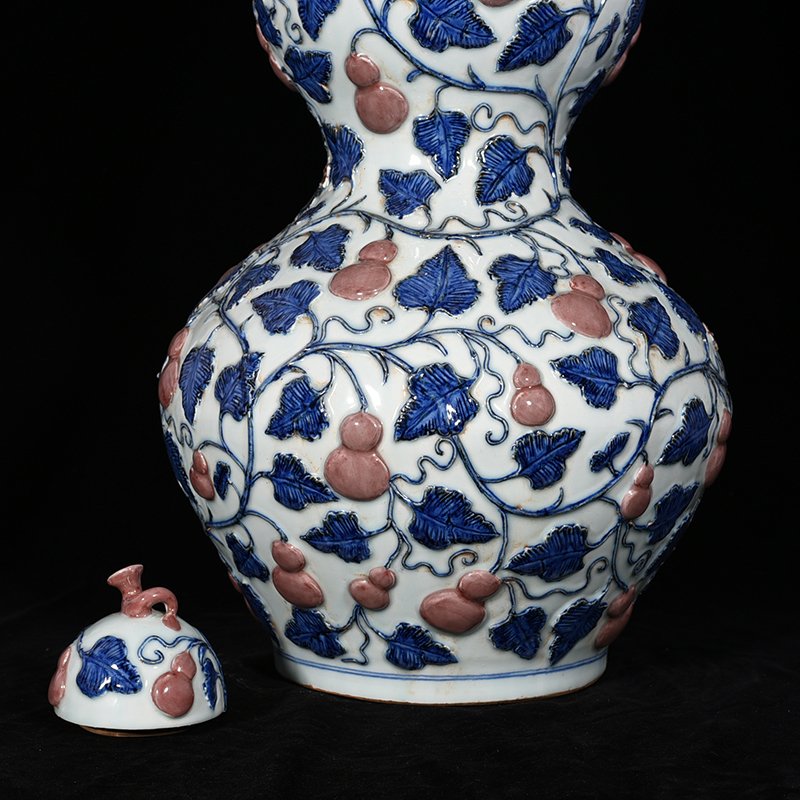 Yuan Dynasty blue and white underglaze red descendant eternal gourd vase