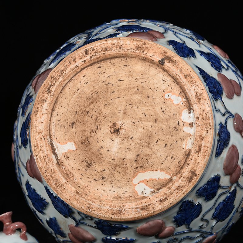 Yuan Dynasty blue and white underglaze red descendant eternal gourd vase