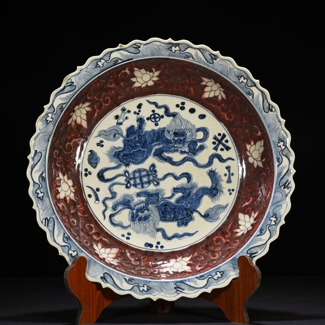 Yuan Dynasty blue and white underglaze red lion rolled hydrangea pattern rhombus edge folding plate
