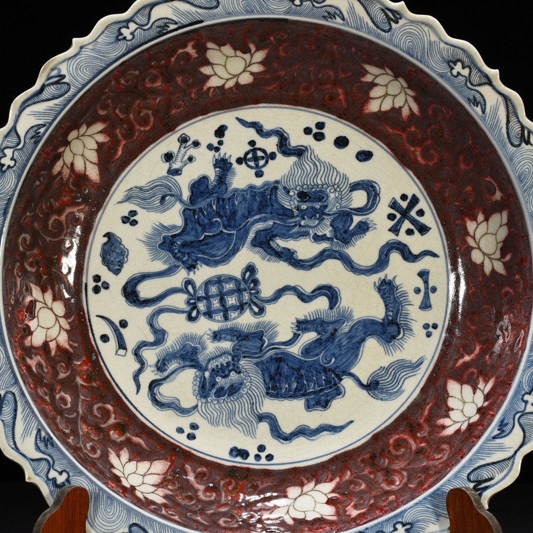Yuan Dynasty blue and white underglaze red lion rolled hydrangea pattern rhombus edge folding plate