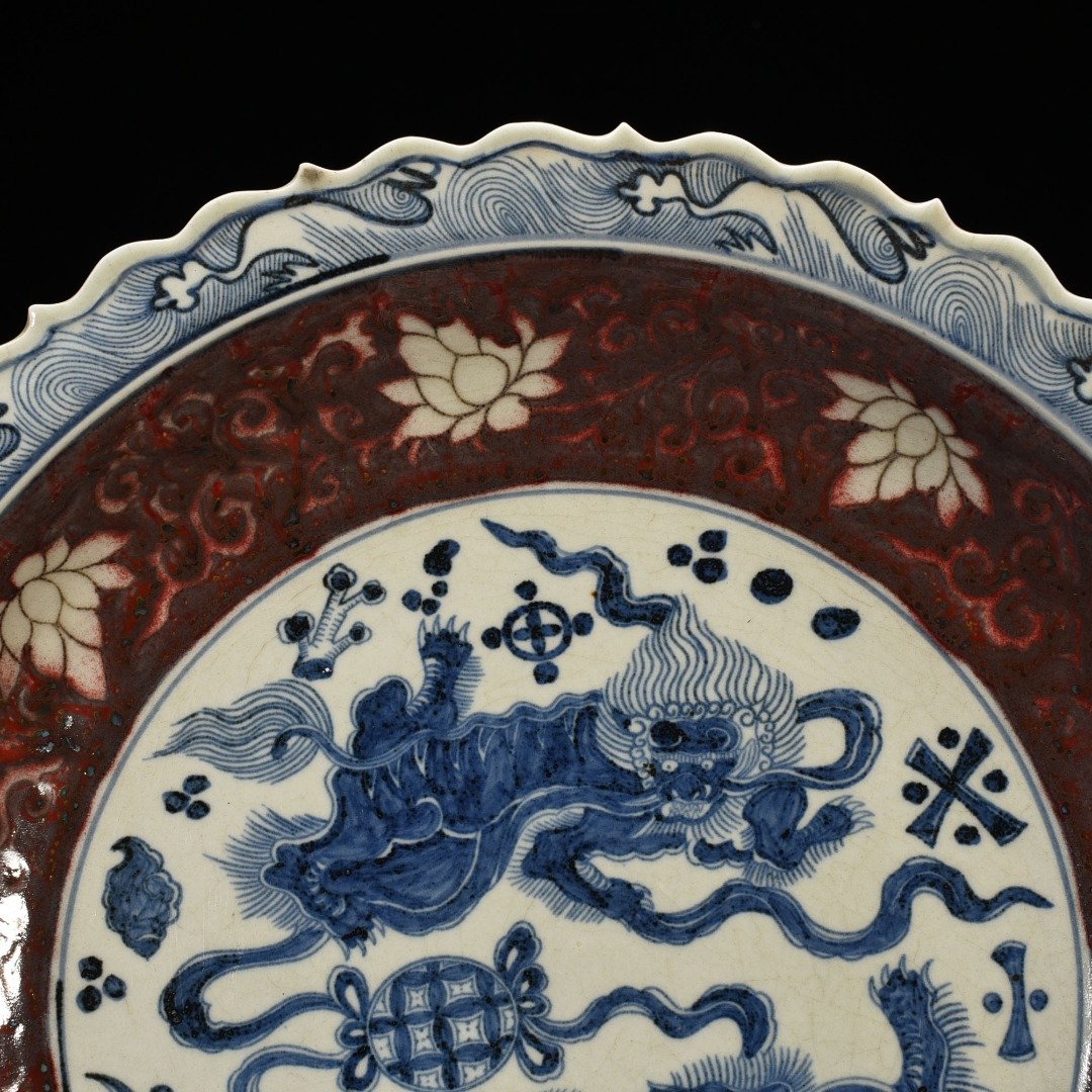 Yuan Dynasty blue and white underglaze red lion rolled hydrangea pattern rhombus edge folding plate