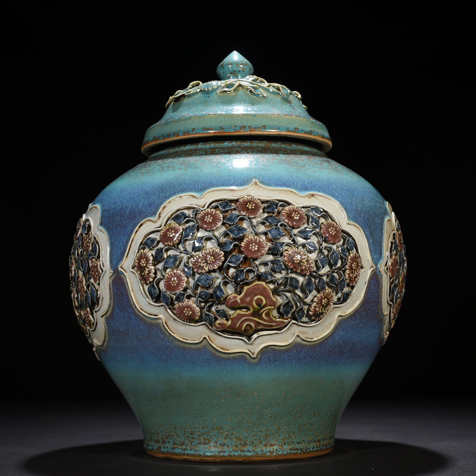 Yuan Dynasty blue and white underglaze red kiln variable glaze and plastic four seasons flower pattern lid jar