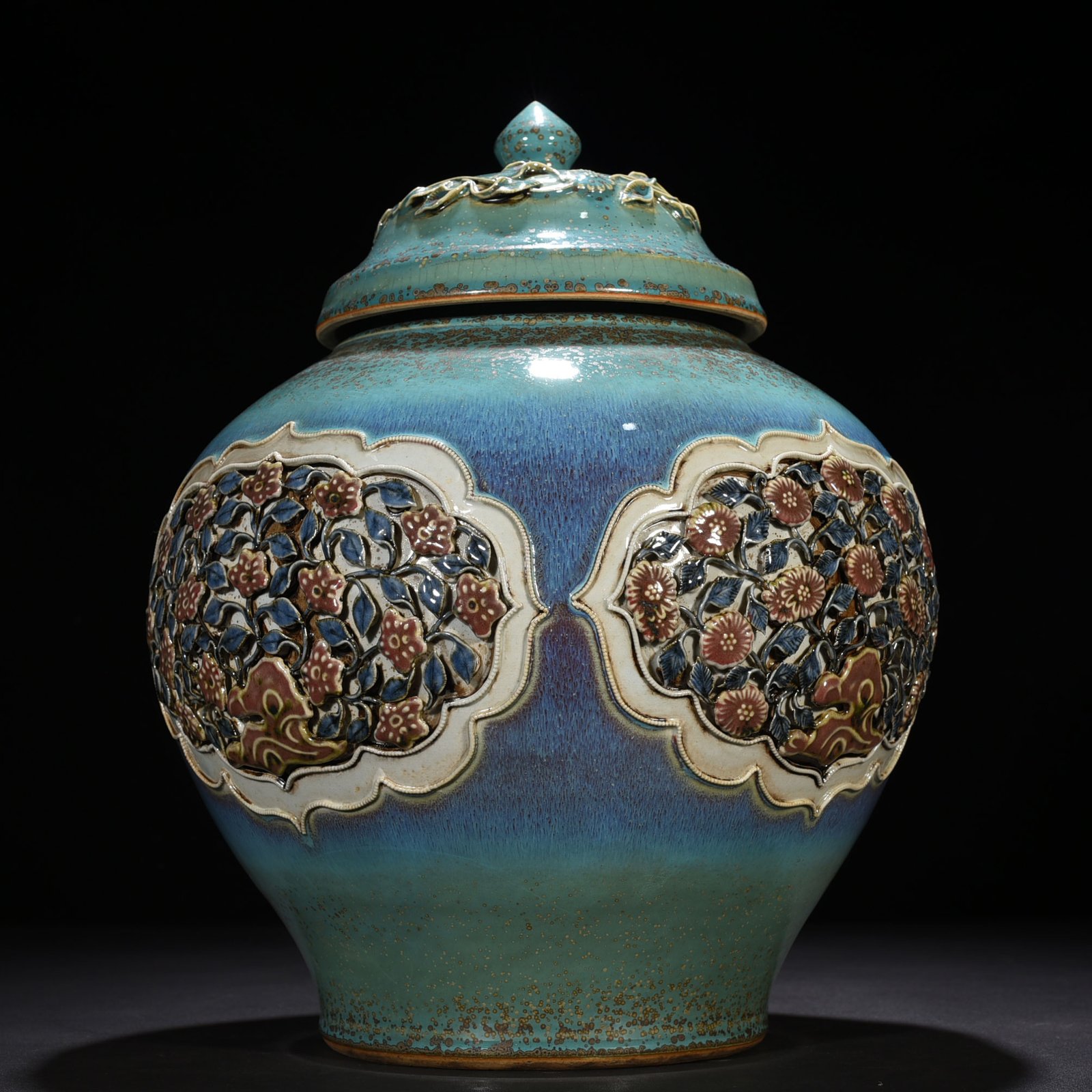 Yuan Dynasty blue and white underglaze red kiln variable glaze and plastic four seasons flower pattern lid jar