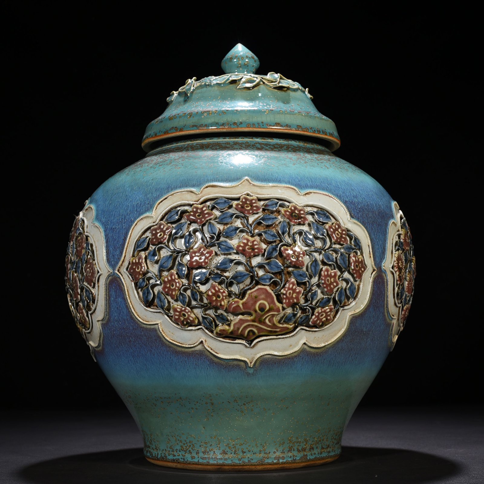 Yuan Dynasty blue and white underglaze red kiln variable glaze and plastic four seasons flower pattern lid jar