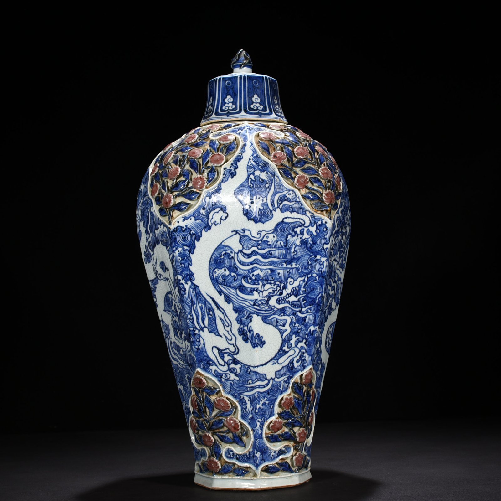 Yuan Dynasty blue and white underglaze red plastic four-season flower engraved with sea water and dragon pattern octagonal plum vase