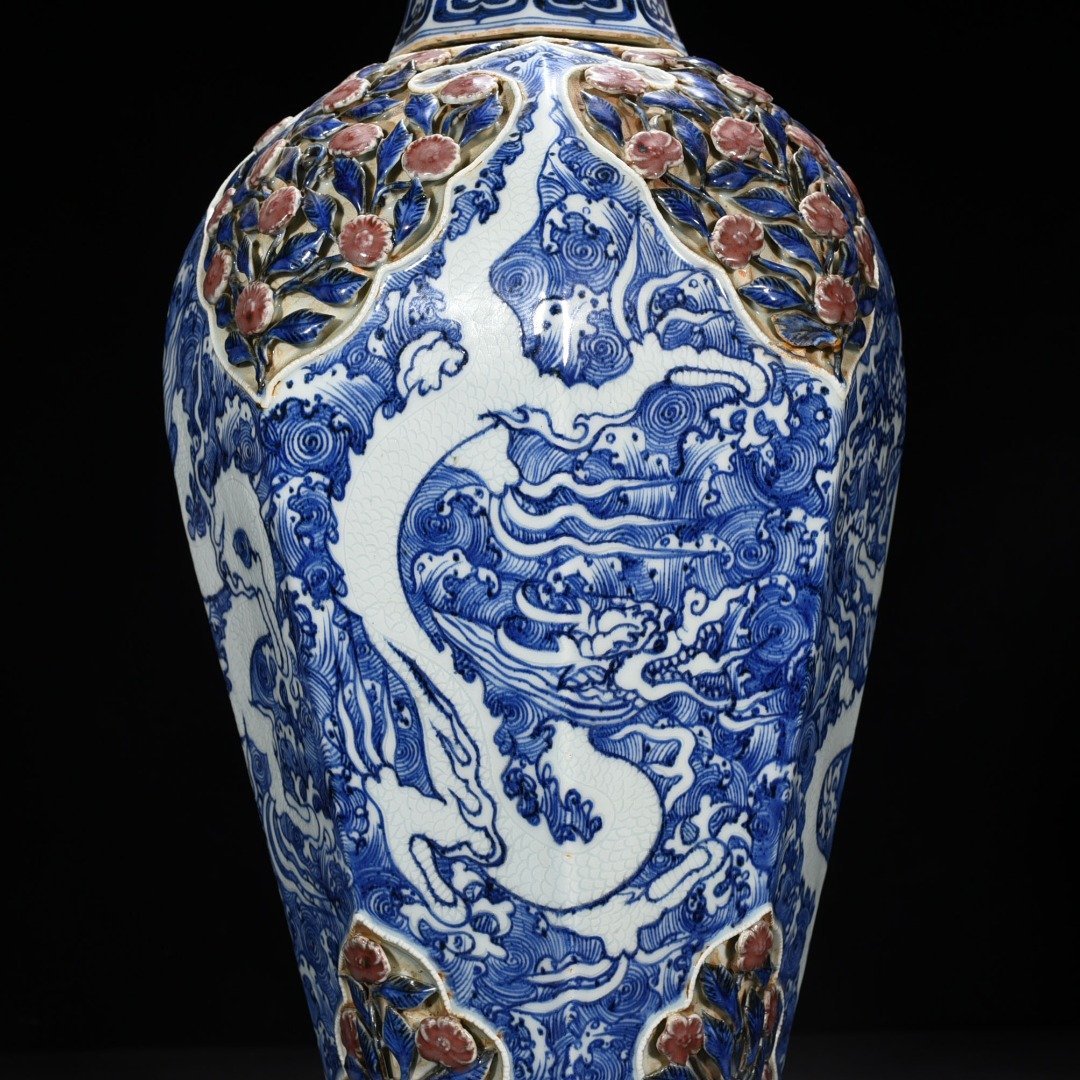 Yuan Dynasty blue and white underglaze red plastic four-season flower engraved with sea water and dragon pattern octagonal plum vase