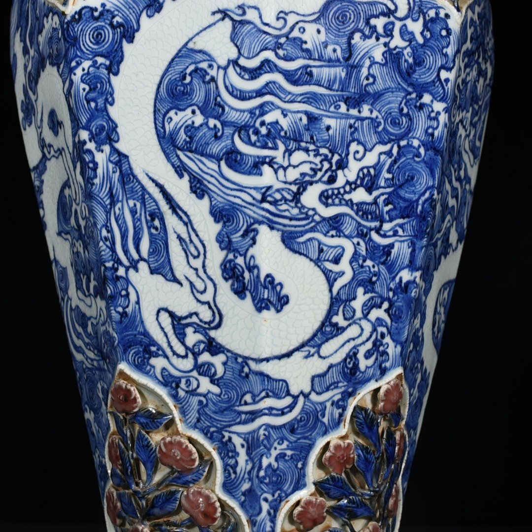 Yuan Dynasty blue and white underglaze red plastic four-season flower engraved with sea water and dragon pattern octagonal plum vase