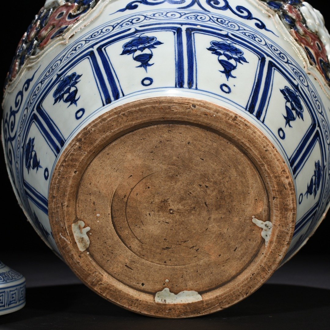 Yuan Dynasty blue and white underglaze red plastic covered jar with four seasons flowers and panzhi doll pattern lid