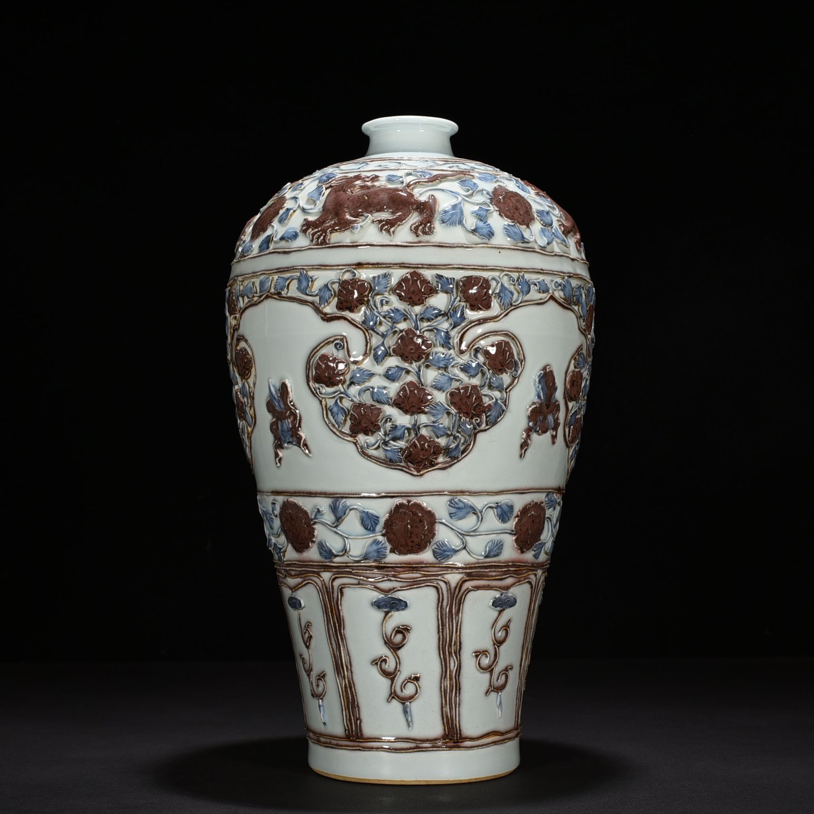 Yuan Dynasty blue and white underglaze red plastic plum vase with four seasons flower pattern